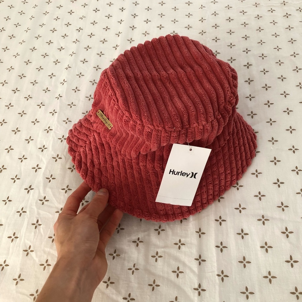 NEW Hurley Brooklyn Corduroy Bucket Hat in Salmon, One Size, NWT
